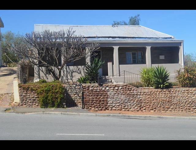 4 BEDROOM HOUSE FOR SALE IN OUDTSHOORN CENTRAL